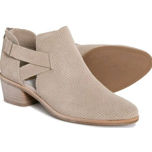 NWOT Dolce Vita Koree Ankle Booties Suede Light Taupe Grey Boots Shoes Size 8